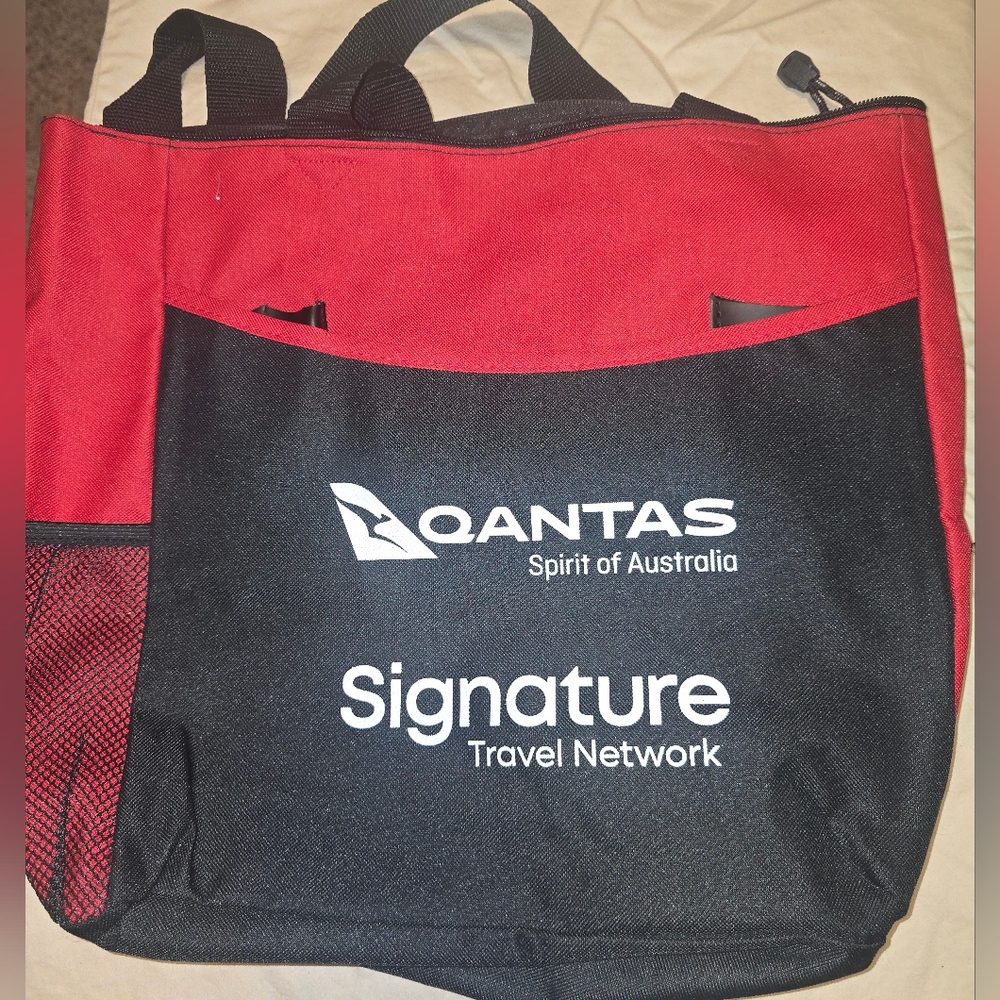 Signature Red and‎ Black Travel Bag Quantas
